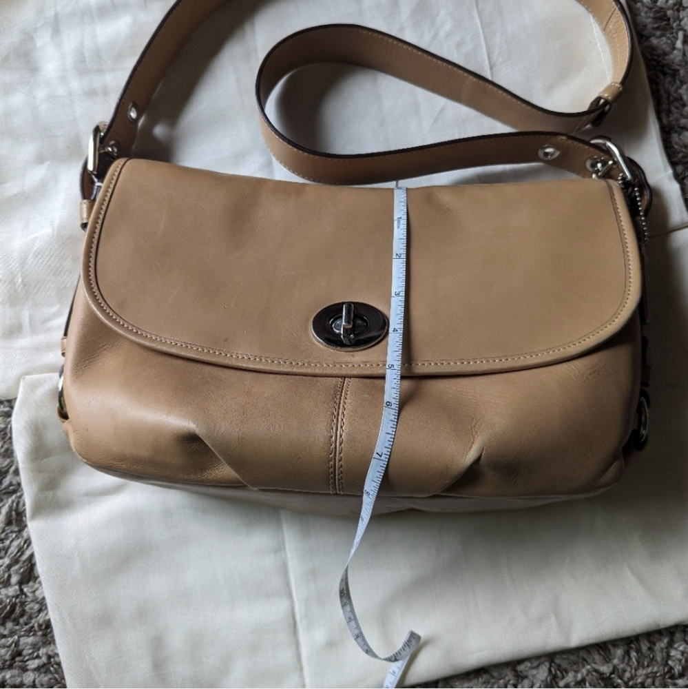 🤎 Coach Leather Flap Duffle - Picture 5 of 11